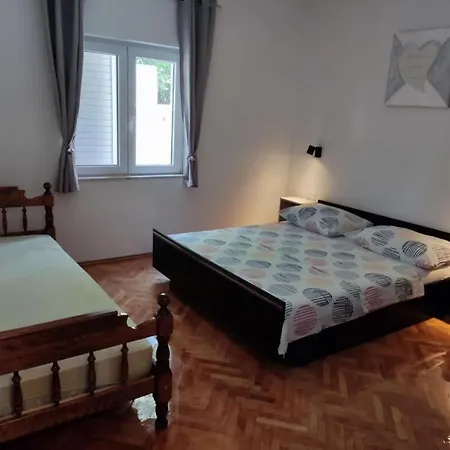 House Roko بيت للعطل روغوزنيكا